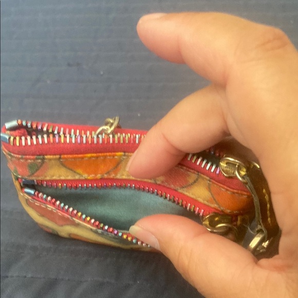 D&B Colorful Heart Pattern Keychain Pouch - Picture 7 of 9